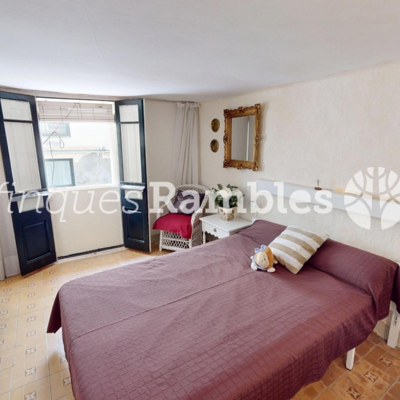 CASA AMB 3 PISOS AL CENTRE D’IGUALADA
