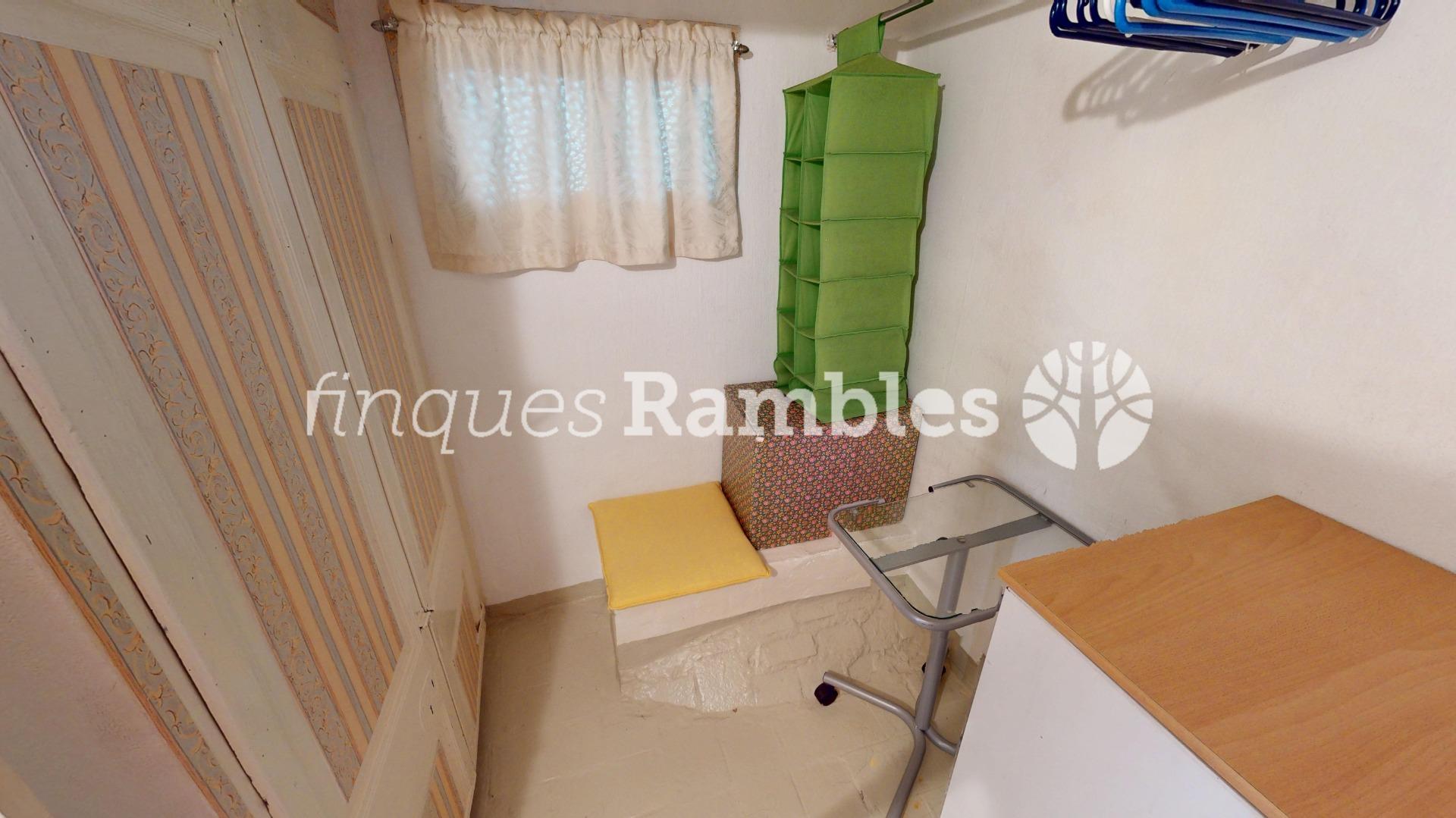 CASA AMB 3 PISOS AL CENTRE D’IGUALADA – 12 CASA AMB 3 PISOS AL CENTRE D’IGUALADA