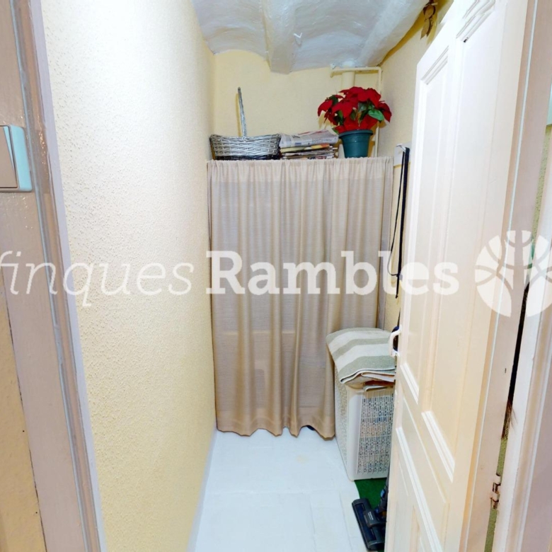 CASA AMB 3 PISOS AL CENTRE D’IGUALADA