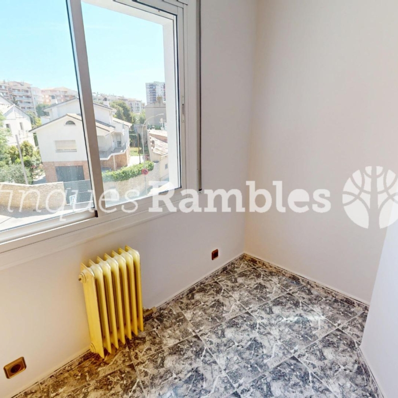 Oportunitat a Set Camins amb pàrquing i ascensor