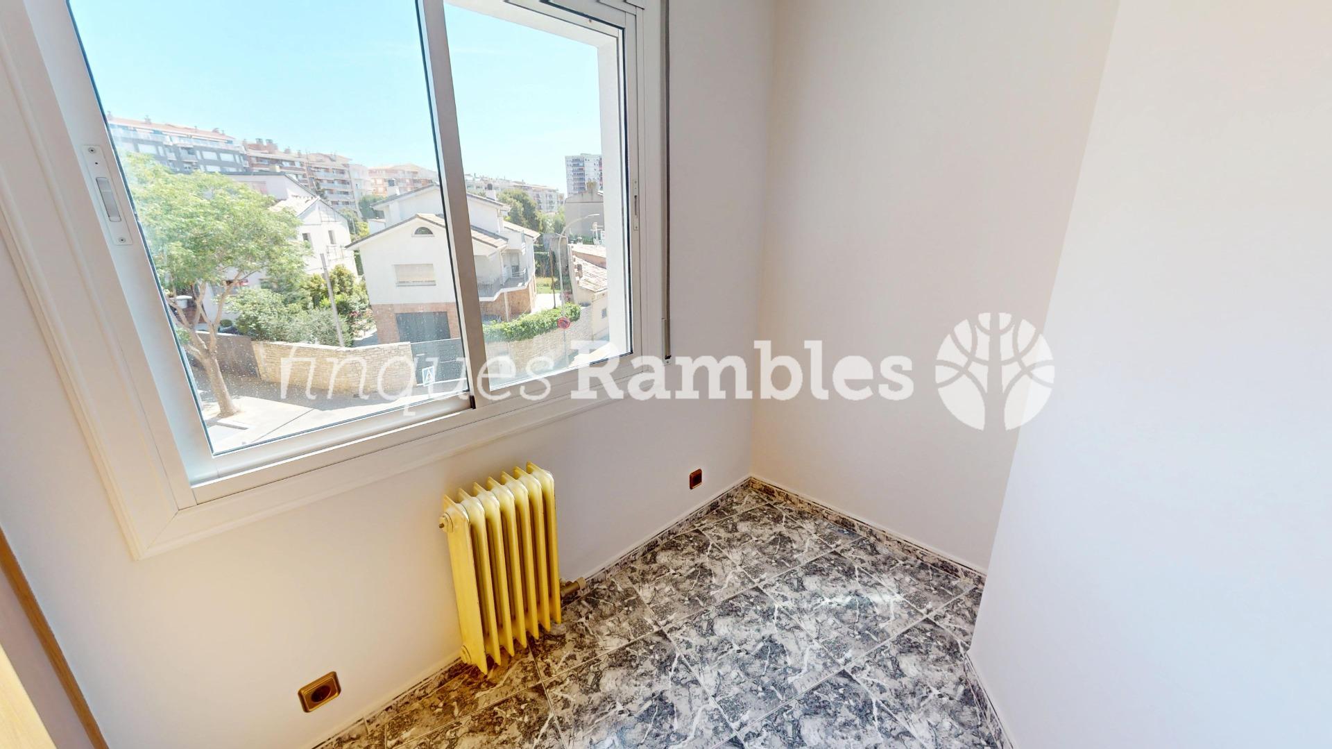 Oportunitat a Set Camins amb pàrquing i ascensor