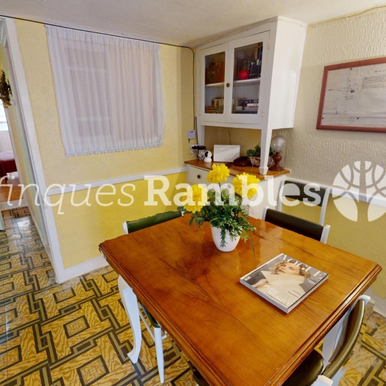 CASA AMB 3 PISOS AL CENTRE D’IGUALADA