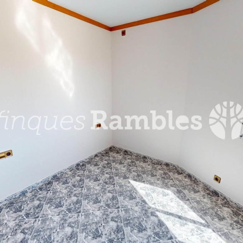 Oportunitat a Set Camins amb pàrquing i ascensor