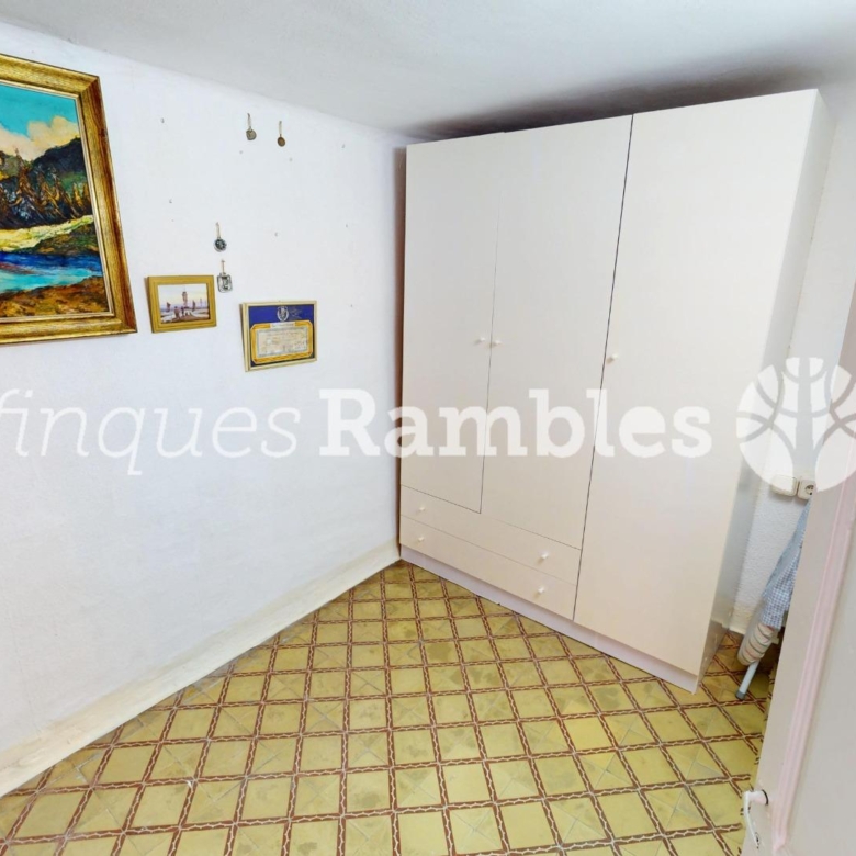 CASA AMB 3 PISOS AL CENTRE D’IGUALADA