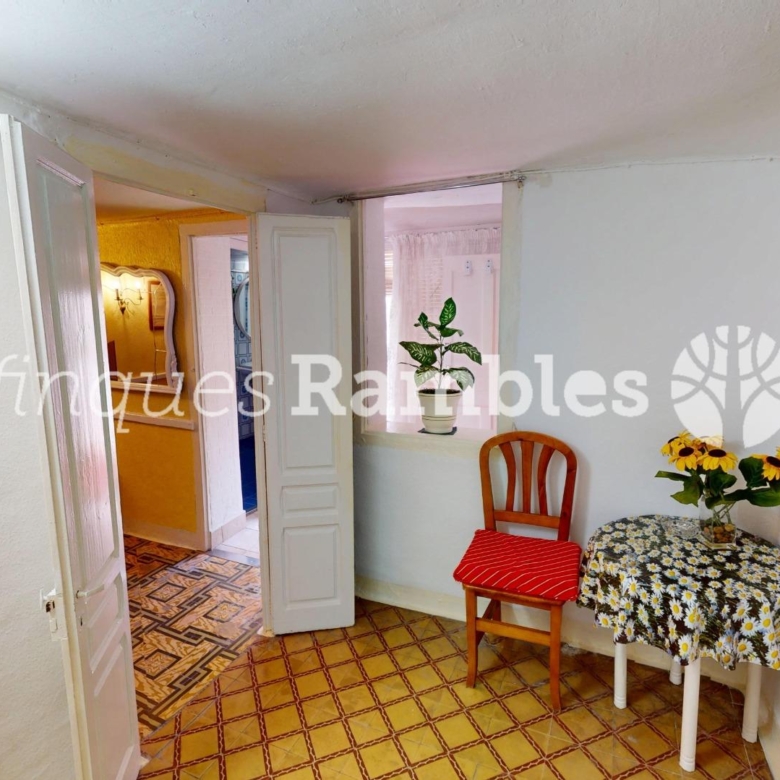 CASA AMB 3 PISOS AL CENTRE D’IGUALADA