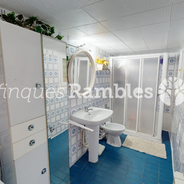 CASA AMB 3 PISOS AL CENTRE D’IGUALADA