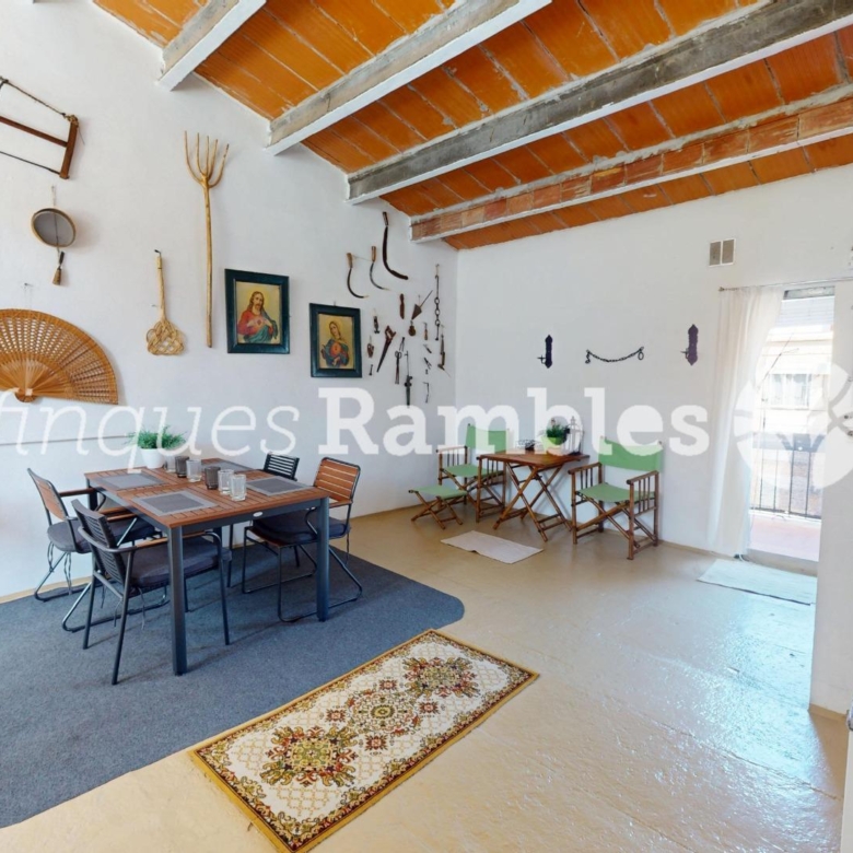 CASA AMB 3 PISOS AL CENTRE D’IGUALADA