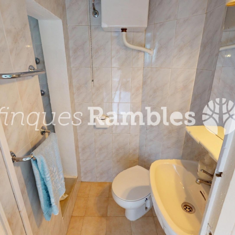 CASA AMB 3 PISOS AL CENTRE D’IGUALADA