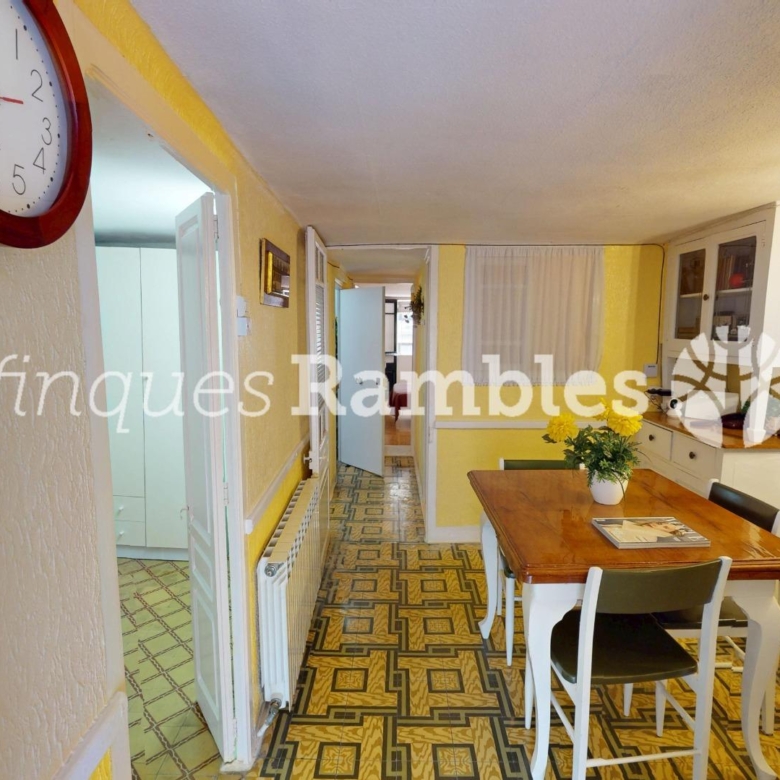 CASA AMB 3 PISOS AL CENTRE D’IGUALADA