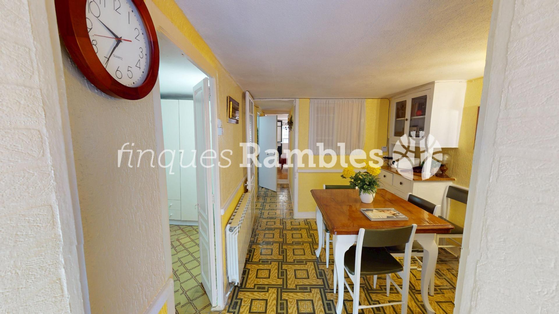CASA AMB 3 PISOS AL CENTRE D’IGUALADA – 25 CASA AMB 3 PISOS AL CENTRE D’IGUALADA