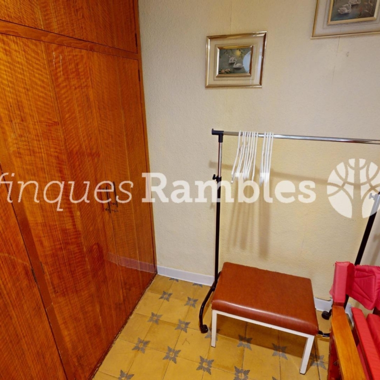 CASA AMB 3 PISOS AL CENTRE D’IGUALADA