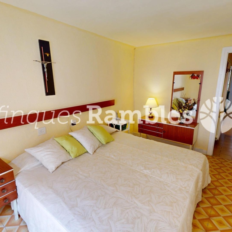 CASA AMB 3 PISOS AL CENTRE D’IGUALADA