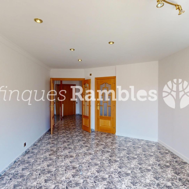 Oportunitat a Set Camins amb pàrquing i ascensor