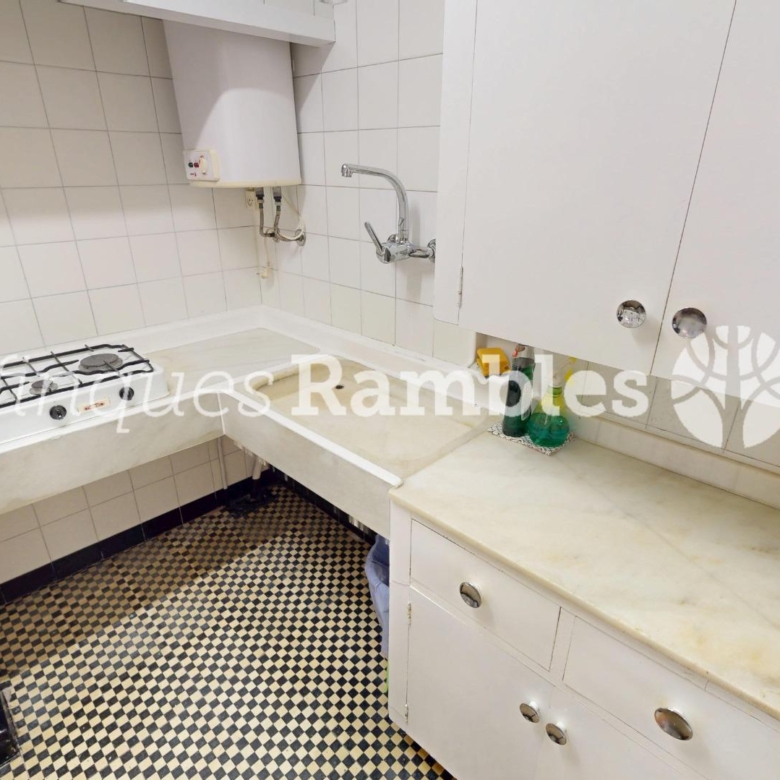 CASA AMB 3 PISOS AL CENTRE D’IGUALADA