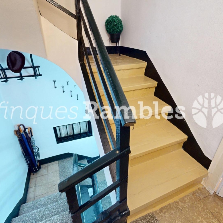 CASA AMB 3 PISOS AL CENTRE D’IGUALADA