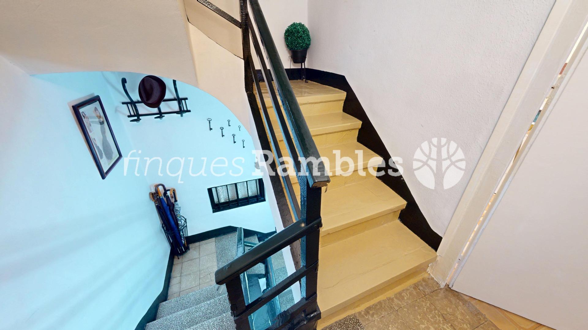 CASA AMB 3 PISOS AL CENTRE D’IGUALADA – 35 CASA AMB 3 PISOS AL CENTRE D’IGUALADA