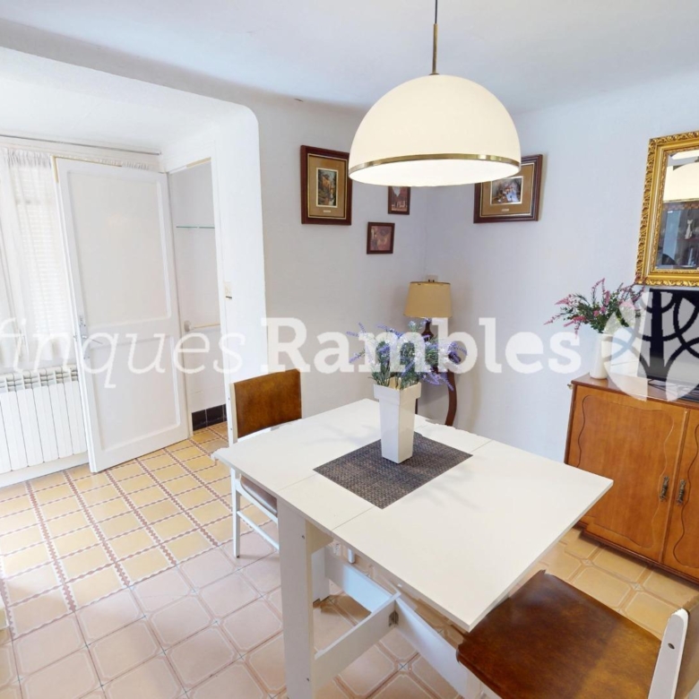 CASA AMB 3 PISOS AL CENTRE D’IGUALADA