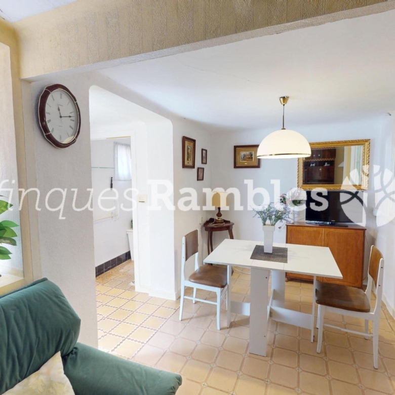 CASA AMB 3 PISOS AL CENTRE D’IGUALADA