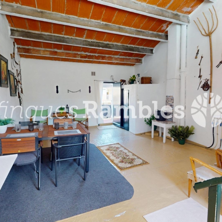CASA AMB 3 PISOS AL CENTRE D’IGUALADA
