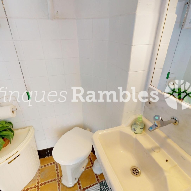 CASA AMB 3 PISOS AL CENTRE D’IGUALADA