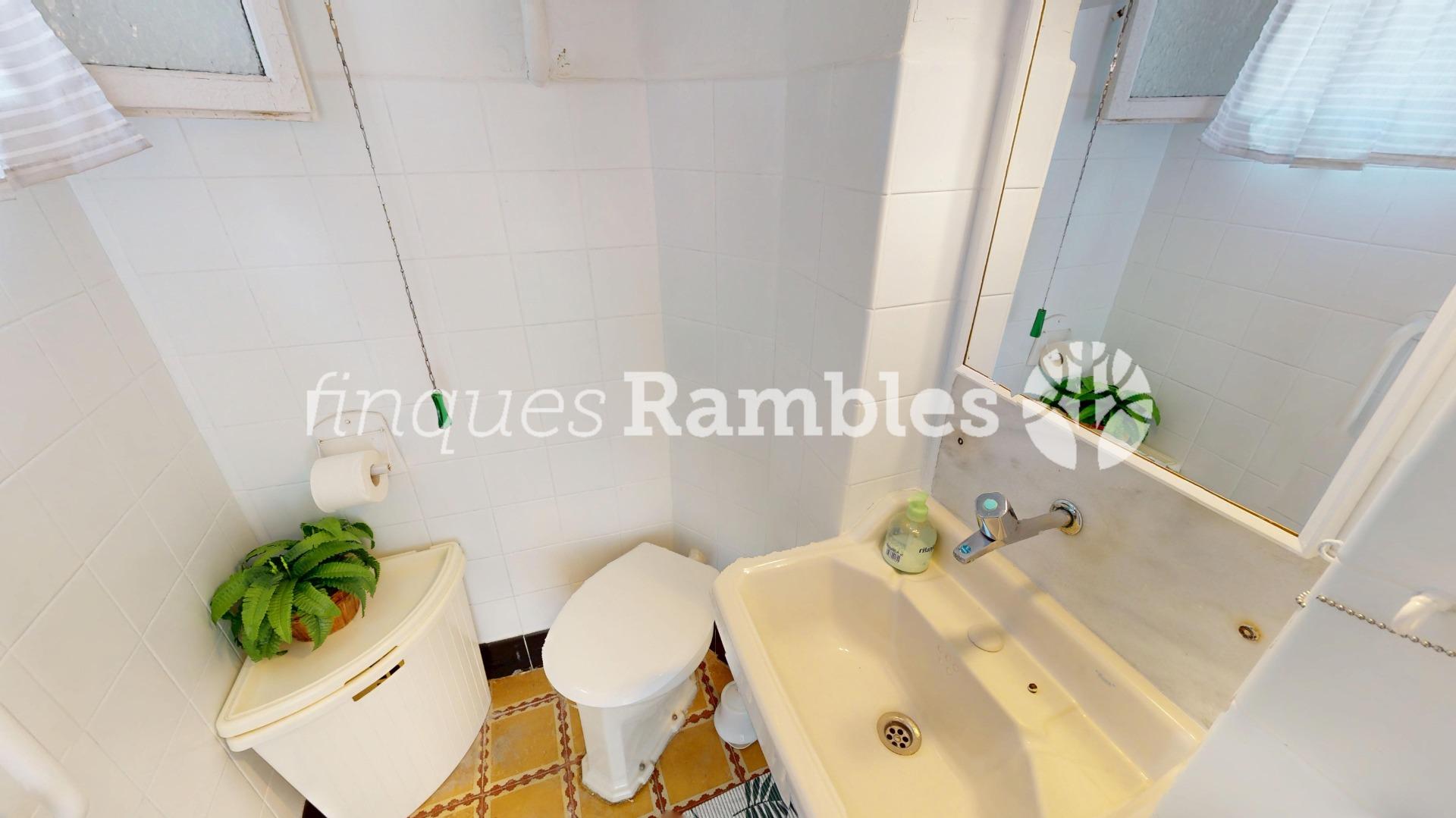 CASA AMB 3 PISOS AL CENTRE D’IGUALADA – 40 CASA AMB 3 PISOS AL CENTRE D’IGUALADA