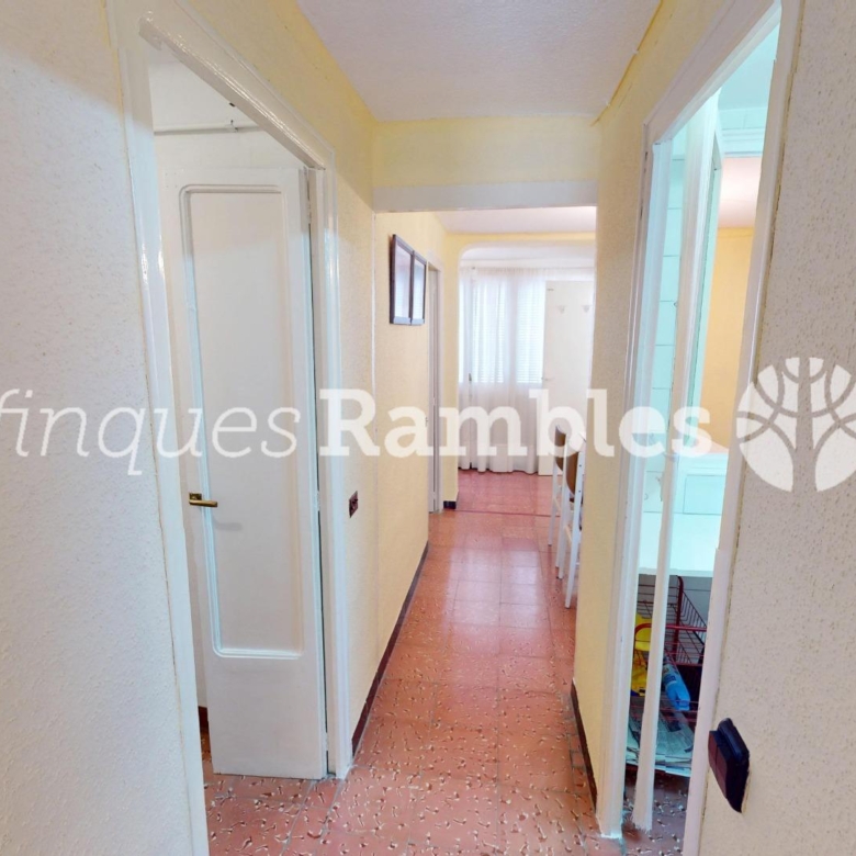 CASA AMB 3 PISOS AL CENTRE D’IGUALADA