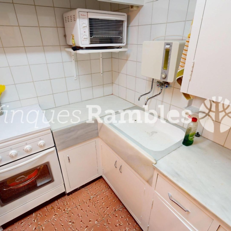 CASA AMB 3 PISOS AL CENTRE D’IGUALADA