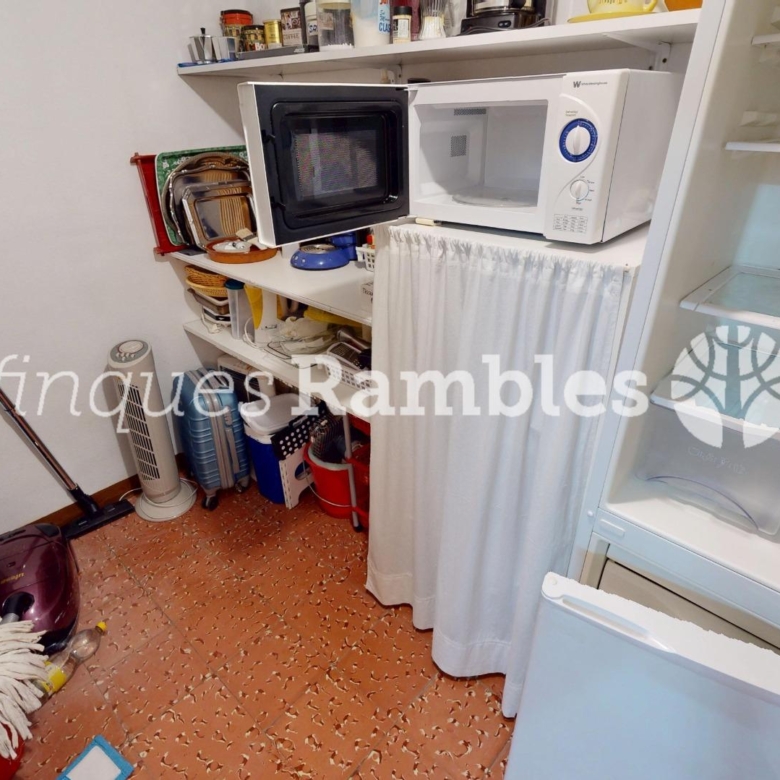 CASA AMB 3 PISOS AL CENTRE D’IGUALADA