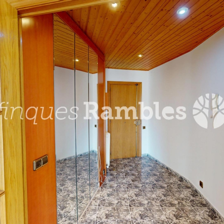 Oportunitat a Set Camins amb pàrquing i ascensor