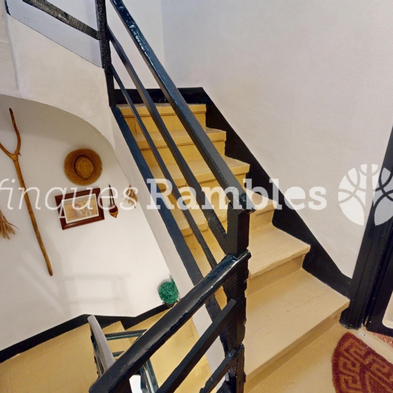 CASA AMB 3 PISOS AL CENTRE D’IGUALADA