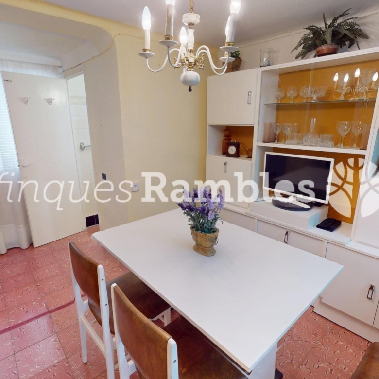 CASA AMB 3 PISOS AL CENTRE D’IGUALADA