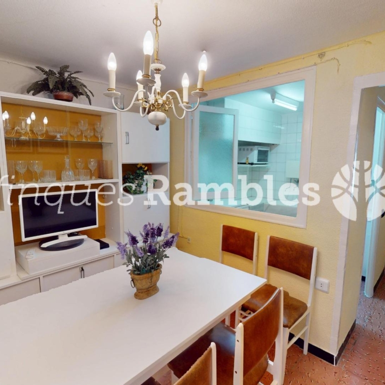 CASA AMB 3 PISOS AL CENTRE D’IGUALADA