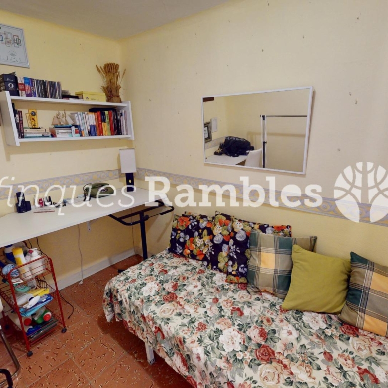 CASA AMB 3 PISOS AL CENTRE D’IGUALADA