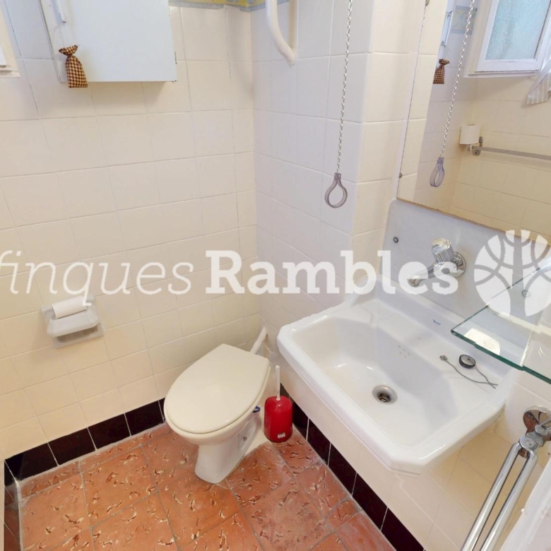 CASA AMB 3 PISOS AL CENTRE D’IGUALADA