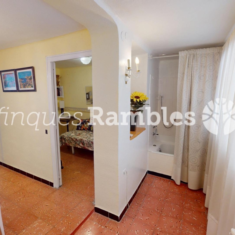 CASA AMB 3 PISOS AL CENTRE D’IGUALADA