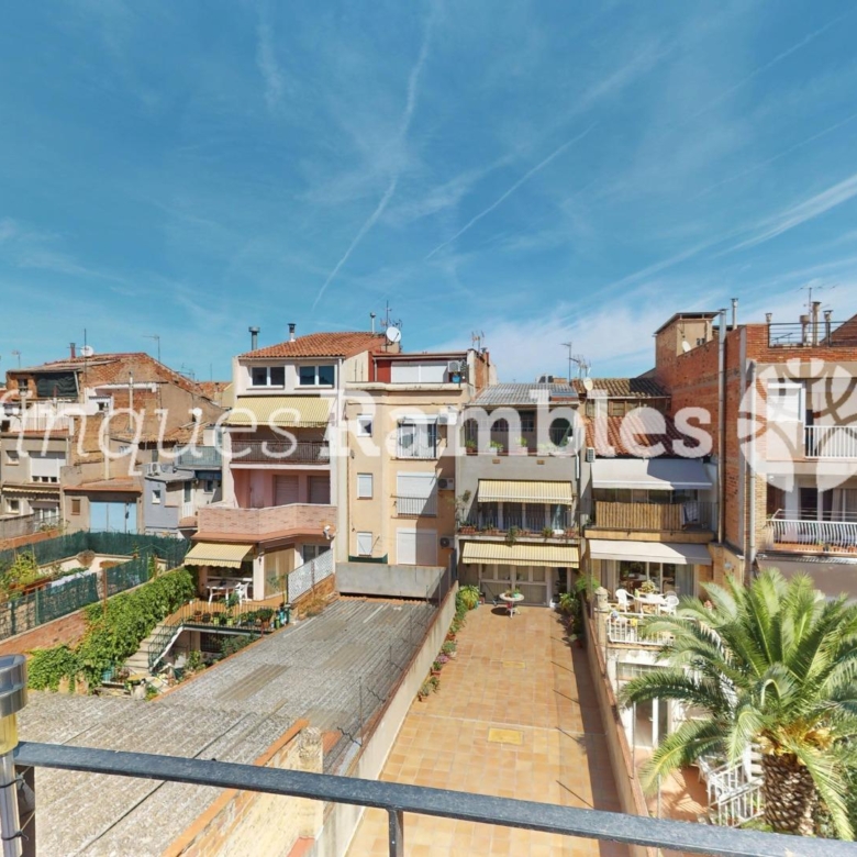 CASA AMB 3 PISOS AL CENTRE D’IGUALADA