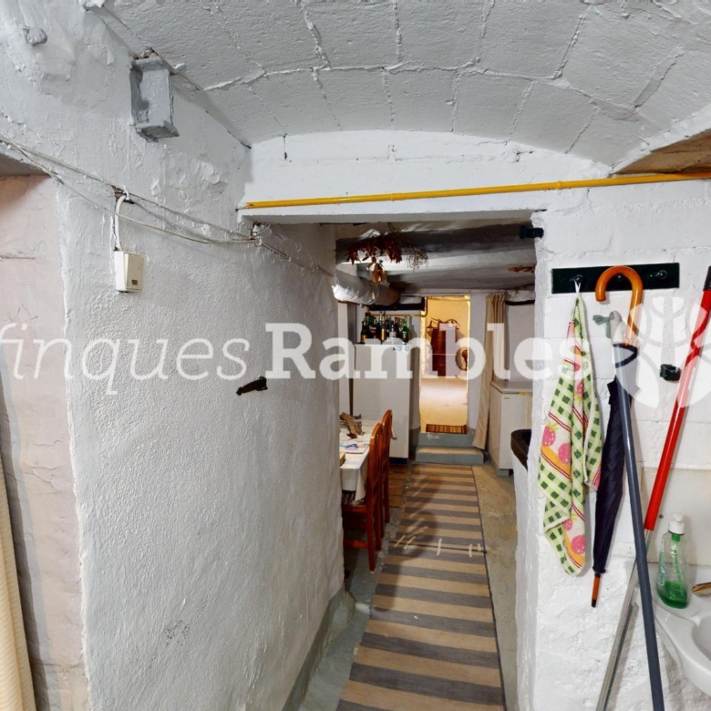 CASA AMB 3 PISOS AL CENTRE D’IGUALADA