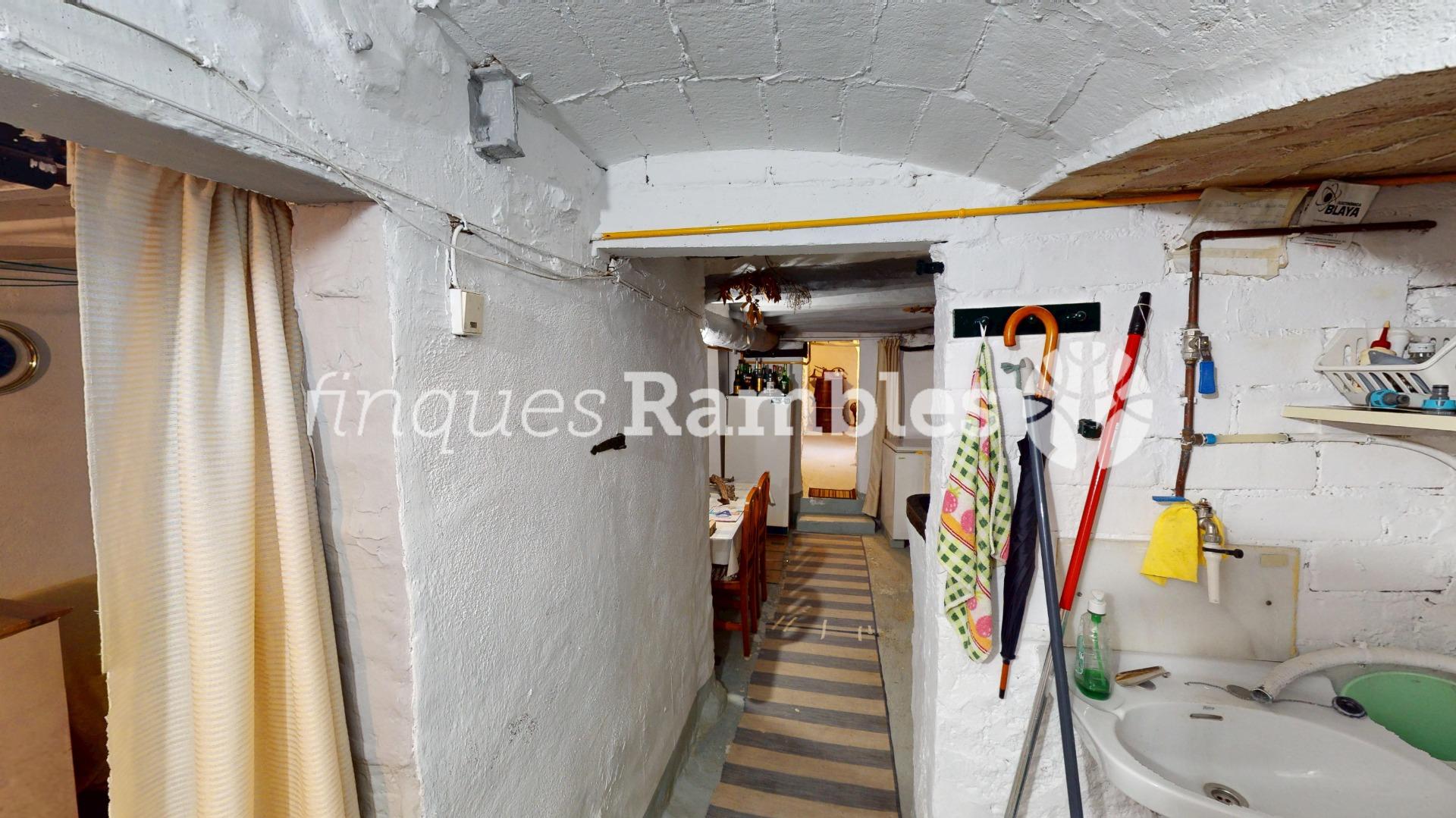 CASA AMB 3 PISOS AL CENTRE D’IGUALADA – 59 CASA AMB 3 PISOS AL CENTRE D’IGUALADA