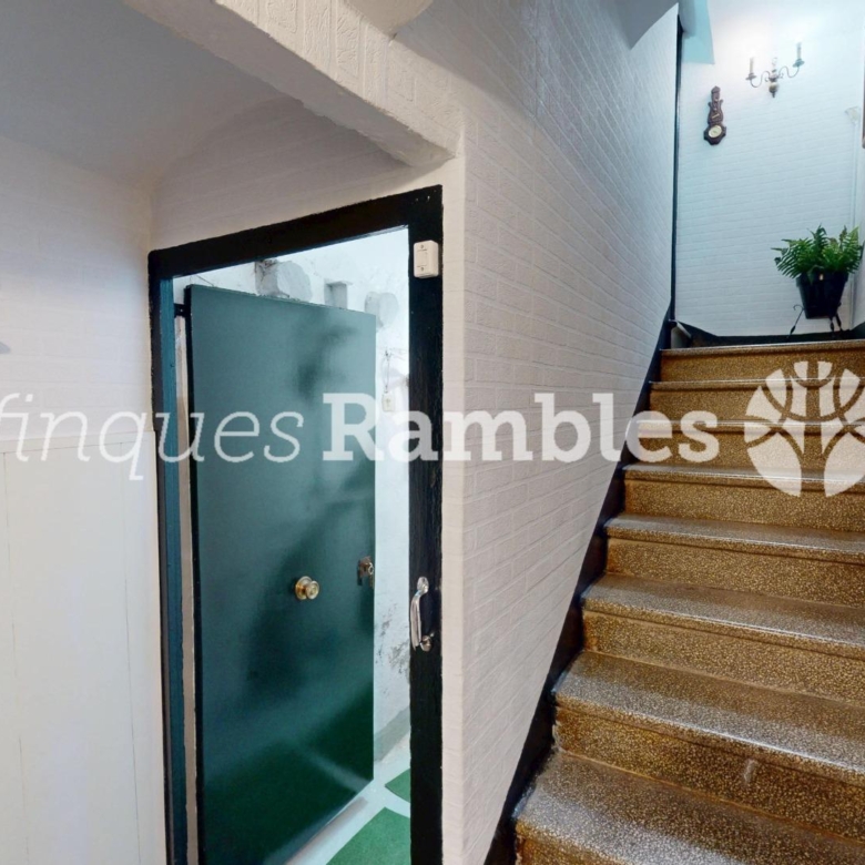 CASA AMB 3 PISOS AL CENTRE D’IGUALADA