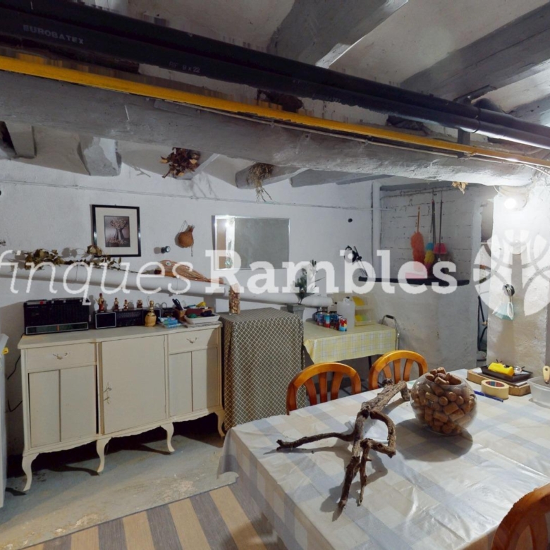 CASA AMB 3 PISOS AL CENTRE D’IGUALADA
