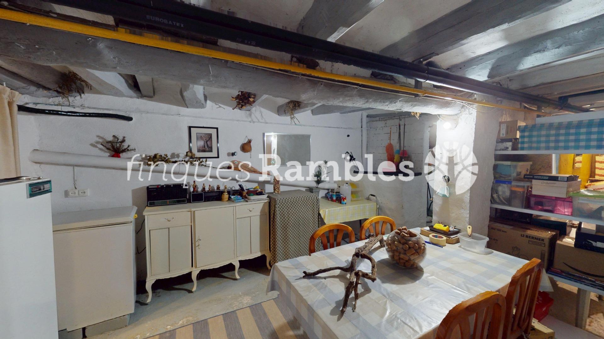 CASA AMB 3 PISOS AL CENTRE D’IGUALADA – 60 CASA AMB 3 PISOS AL CENTRE D’IGUALADA