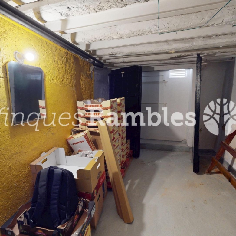 CASA AMB 3 PISOS AL CENTRE D’IGUALADA