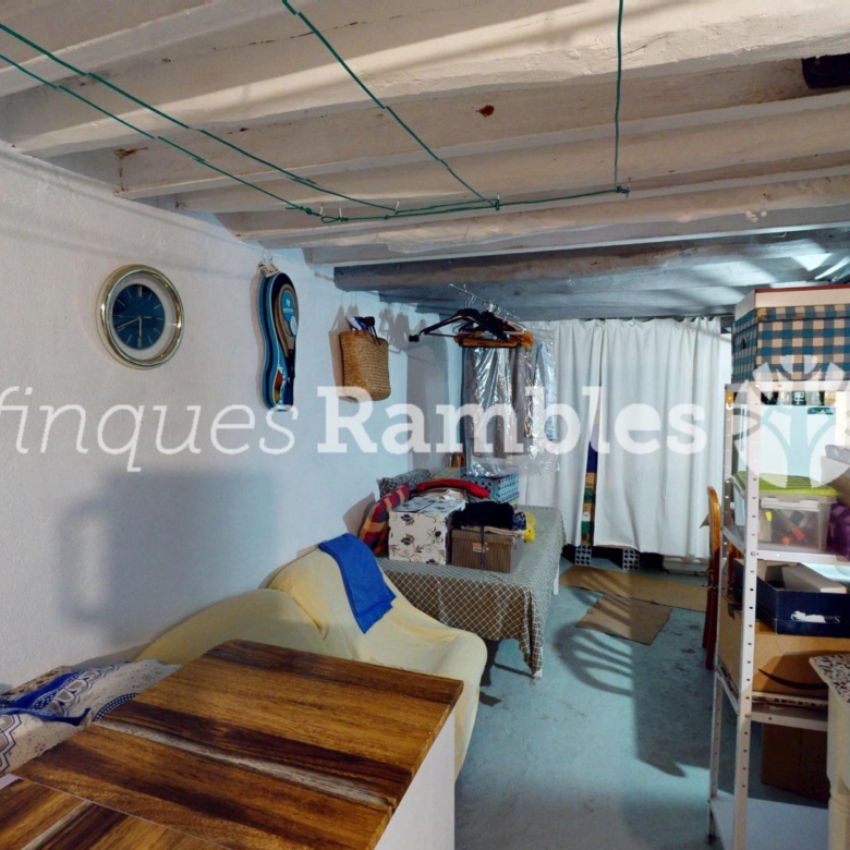 CASA AMB 3 PISOS AL CENTRE D’IGUALADA