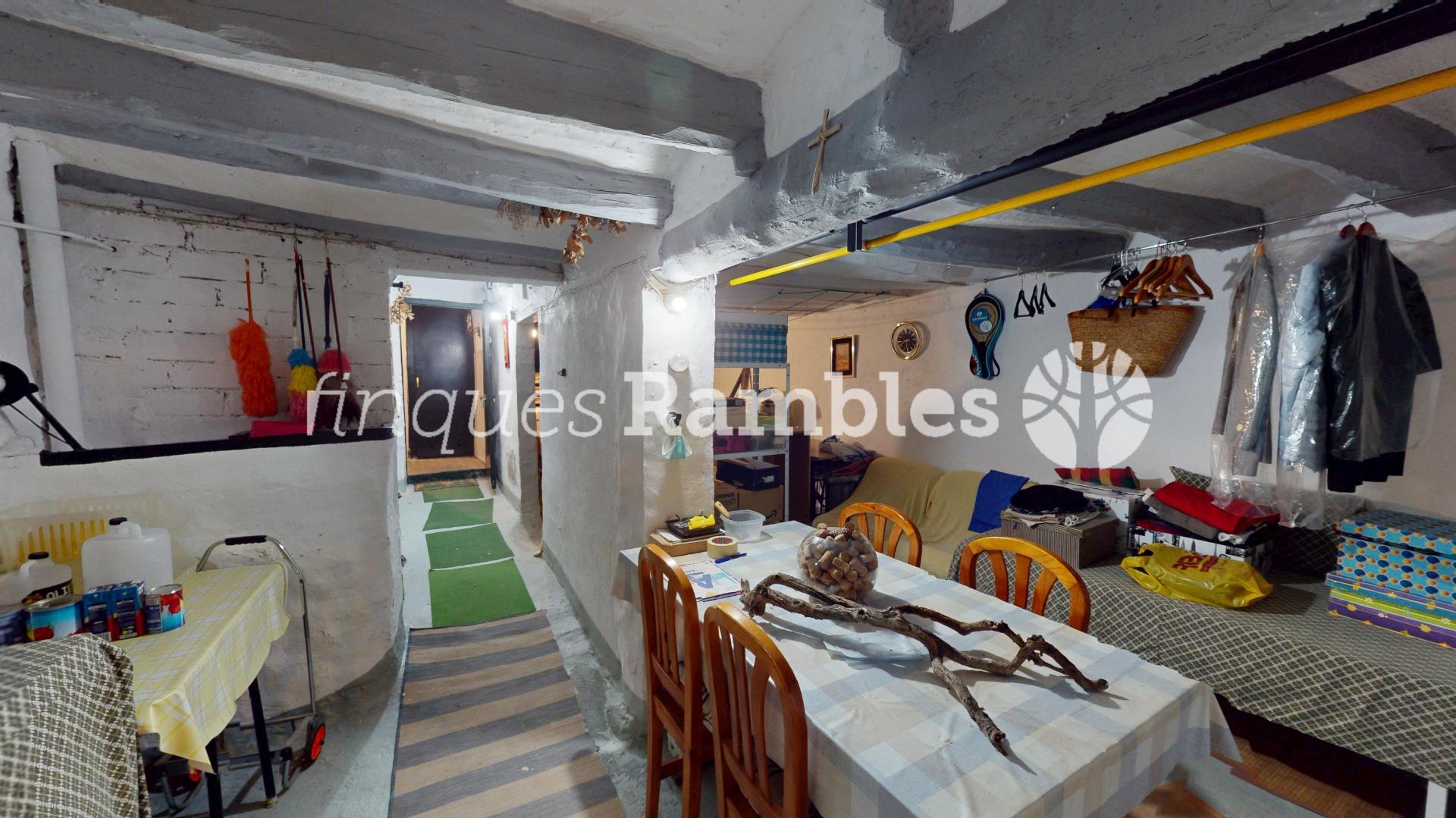 CASA AMB 3 PISOS AL CENTRE D’IGUALADA – 63 CASA AMB 3 PISOS AL CENTRE D’IGUALADA