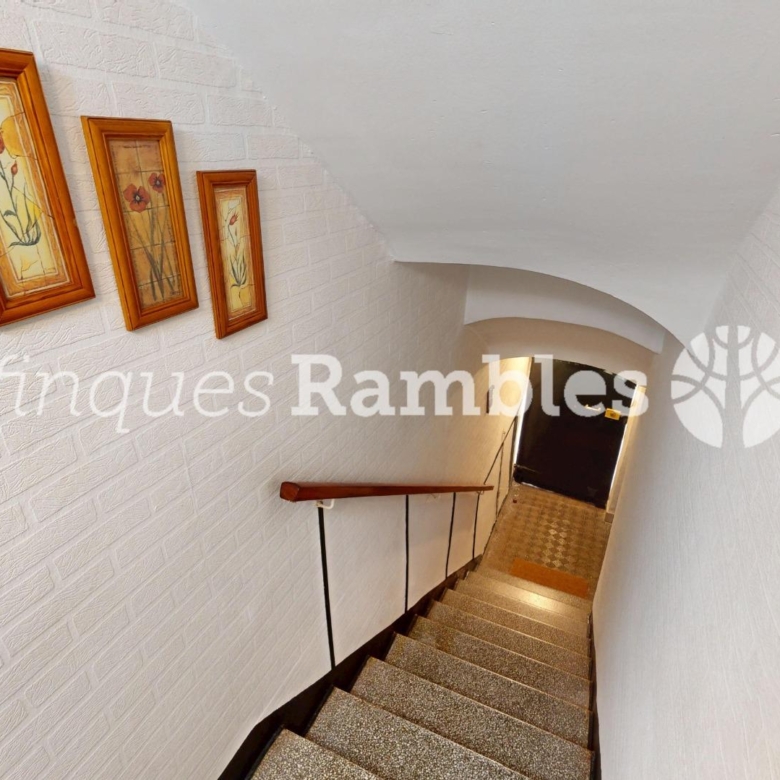 CASA AMB 3 PISOS AL CENTRE D’IGUALADA