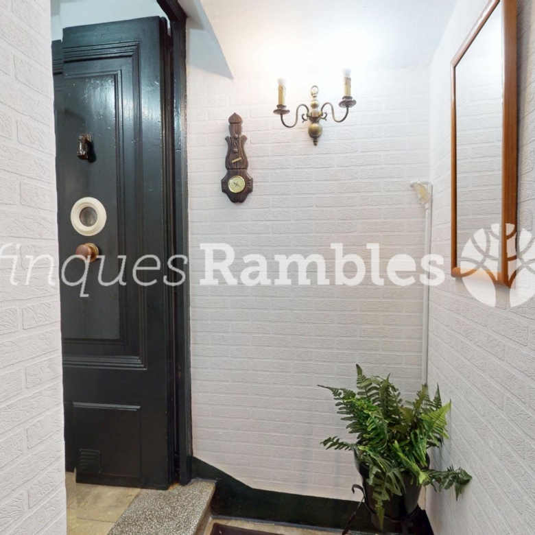 CASA AMB 3 PISOS AL CENTRE D’IGUALADA