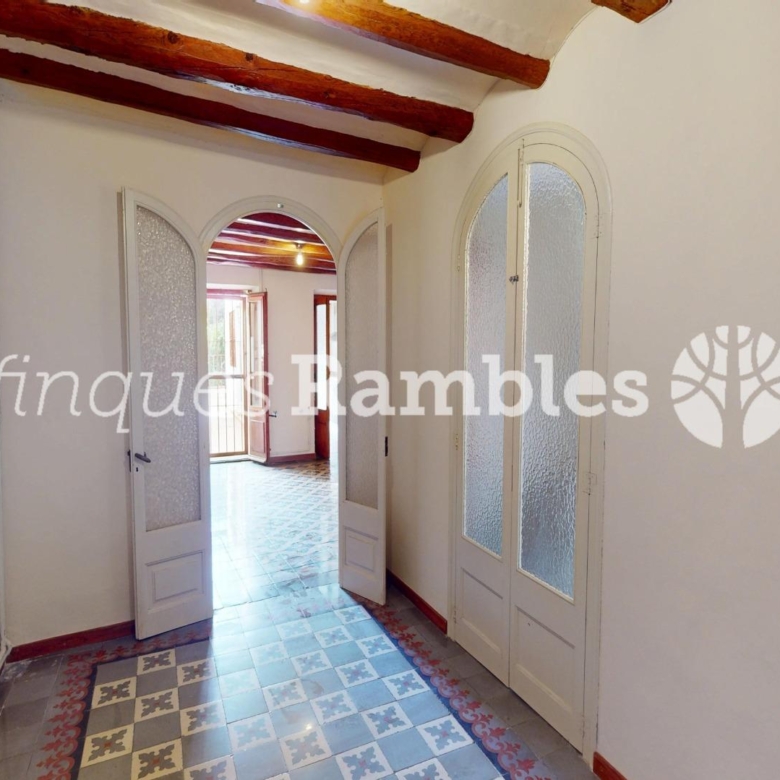 CASA SENYORIAL AMB GRAN JARDÍ, A PLE CENTRE DE CAPELLADES!