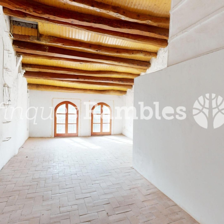 CASA SENYORIAL AMB GRAN JARDÍ, A PLE CENTRE DE CAPELLADES!