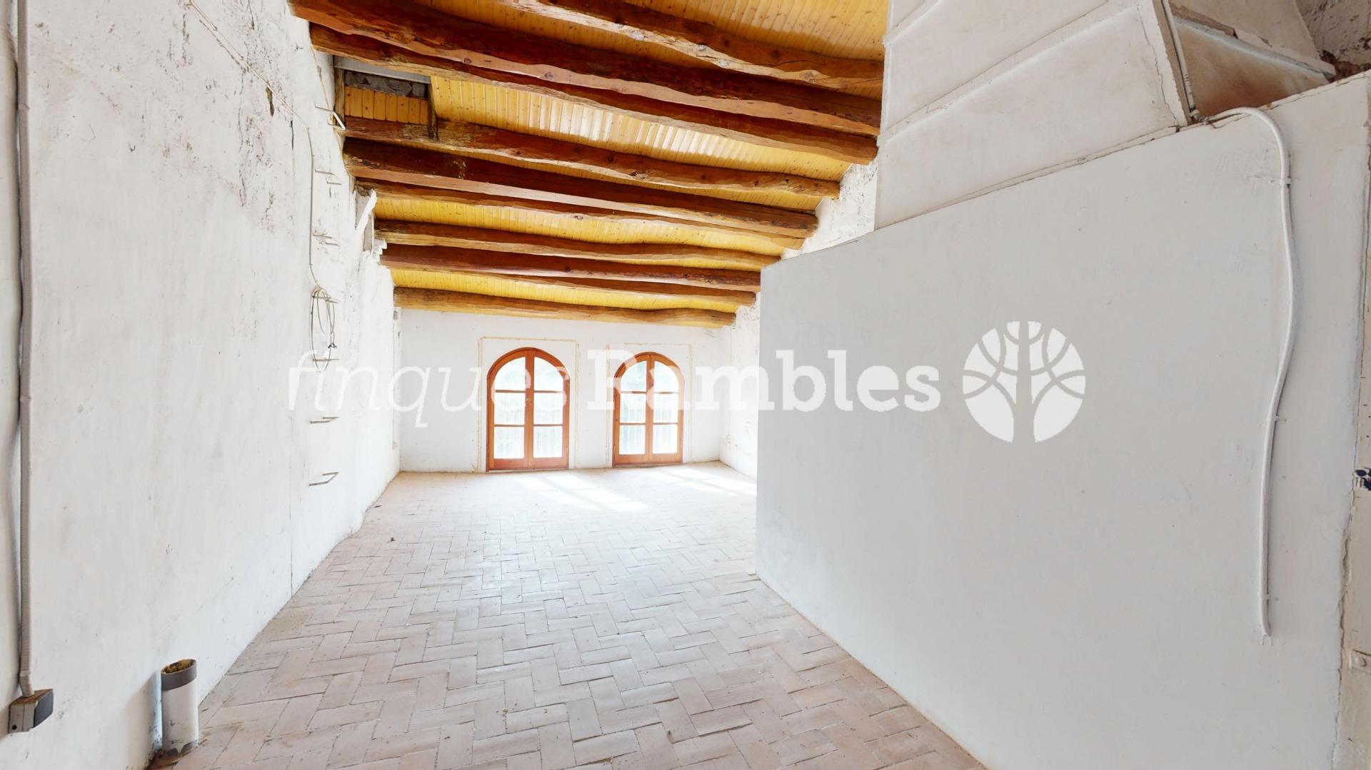 CASA SENYORIAL AMB GRAN JARDÍ, A PLE CENTRE DE CAPELLADES!