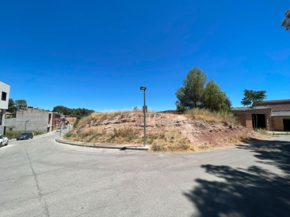 Terreny Urbà amb gran potencial edificatori al centre de Sant Martí de Tous